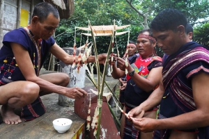 Lễ thổi tai - nghi thức đầu đời của người Ba Na