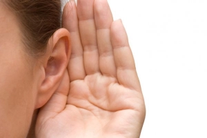 Lỗ tai nghe tiếng bụp bụp là bị làm sao?