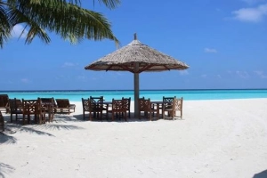 Maldives hút từ dân phượt đến khách hạng sang