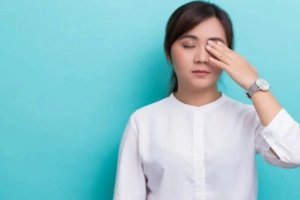 Mắt giật theo nhịp kèm hoa mắt là dấu hiệu bệnh gì?