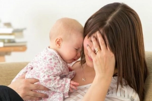 Mẹ sinh mổ hoàn toàn không có sữa phải làm sao?