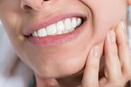 Mọc răng khôn bị áp xe lợi có phải đi khám không?