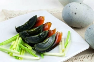 Món trứng đen 500 năm tuổi ở Trung Quốc