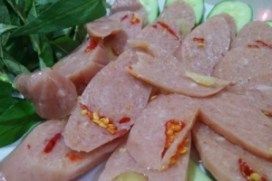 Nem chua Huế - món ăn quen mà lạ