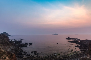 Ngắm bình minh đẹp tựa tranh vẽ trên Eo Gió