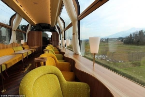 Ngắm cảnh trên chuyến tàu &#8216;trong suốt&#8217; đầu tiên ở Nhật Bản