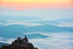 Ngắm trọn &#8216;biển mây, sông sao&#8217; chỉ cách Hà Nội 150 km