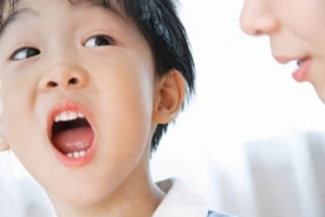 Nghe kém có phải là nguyên nhân khiến trẻ nói ngọng?