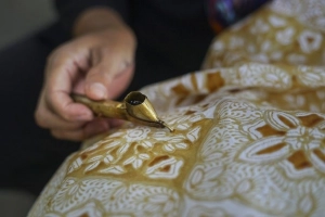 Nghề làm vải batik thủ công hàng trăm tuổi