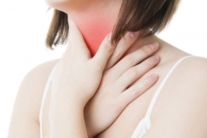 Nghẹn ở cổ sau khỏi Covid 3 tháng có sao không?