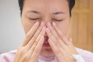 Nghẹt mũi kéo dài sau sinh 6 tháng phải làm sao?