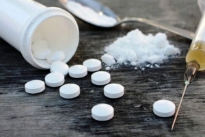 Ngộ độc cấp do thuốc phiện thuốc heroin có những biểu hiện gì?