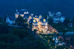 Ngỡ lạc giữa châu Âu ở lâu đài Dalat De Charme Village xịn sò ngay Đà Lạt