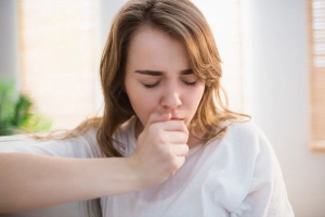 Người bị ho hạn chế ăn gì?