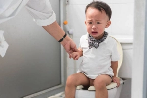 Nguyên nhân trẻ đau và ngứa hậu môn