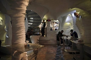 Nhà hàng dát muối khiến du khách ngạc nhiên