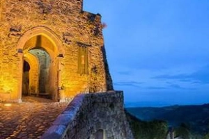 Những &#8216;thị trấn ma&#8217; nghìn tuổi ở Italy