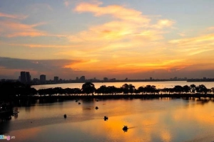 Những mùa lãng mạn ở hồ Tây
