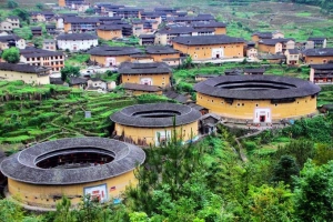 Những ngôi nhà tròn chứa cả trăm người ở Phúc Kiến