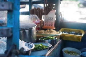 Những quán ăn di động trên dòng Hậu Giang
