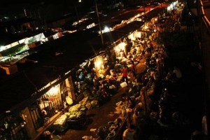 Nửa đêm đi chợ &#8216;không ngủ&#8217; ở Hà Nội