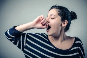 Phải làm gì nếu bị ù tai khi đi máy bay