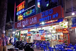 Phố chè Thái sầm uất bậc nhất ở Sài Gòn