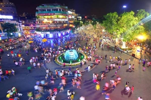 Phố đi bộ hồ Gươm - điểm đến mới ngày cuối tuần ở Hà Nội