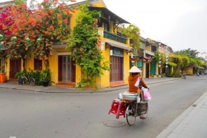 Phố Hội yên vắng