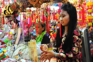 Phố lồng đèn Sài Gòn rực rỡ đón Trung thu