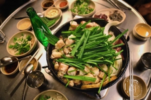 Phố lòng nướng bình dân dành cho du khách &#8216;gà mờ&#8217; ở Seoul
