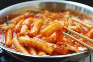 Phố tteokbokki thơm ngào ngạt ở Seoul