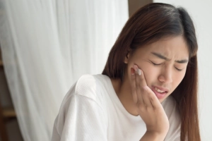 Phụ nữ đang cho con bú có nên đi nhổ răng không?