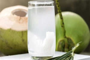 Phụ nữ uống nước dừa có tốt không?