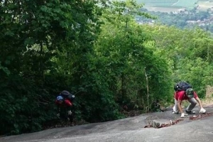 Phượt đường Đá Trắng - cung đường nguy hiểm nhất núi Bà Đen