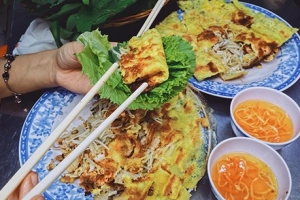 Quán bánh xèo miền Tây hơn 30 năm bán trong hẻm Sài Gòn