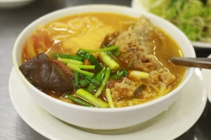 Quán bún riêu &#8216;sang chảnh&#8217; bên hông chợ Bến Thành