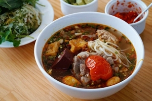 Quán bún riêu tôm gia truyền gốc Bảo Lộc ở Sài Gòn