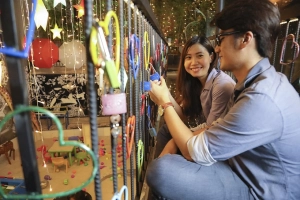 Quán cà phê đầu tiên có cầu khóa tình yêu ở Sài Gòn