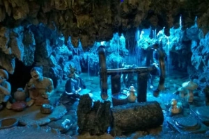 Quán cà phê trong hang đá giữa thành phố Thanh Hóa