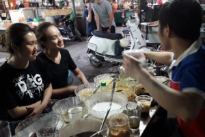 Quán chè nổi tiếng sau cơn sốt phim &#8216;Phía trước là bầu trời&#8217;