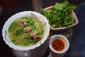 Quán mì Quảng không tên đông khách ở Mũi Né