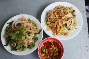 Quán mít trộn &#8216;bà già&#8217; 30 năm luôn đông khách ở Đà Nẵng