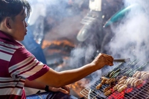 Quán vỉa hè Việt Nam dưới lăng kính báo chí quốc tế