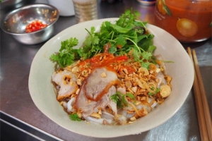 Quầy phở tíu trong ngõ nhỏ ở Hà Nội đông khách suốt 40 năm