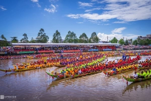 Rộn ràng lễ hội đua ghe ngo đậm nét Khmer ở Nam Bộ