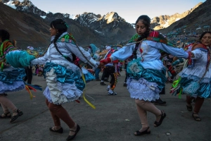 Rực rỡ sắc màu tại lễ hội tuyết và sao ở Peru