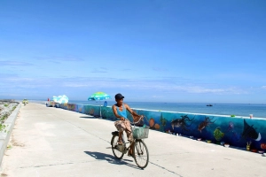 Rực rỡ sắc màu với con đường bích họa đầu tiên trên đảo Lý Sơn