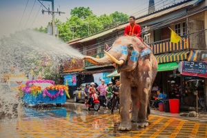 Sắp đến Tết té nước, lên kế hoạch đi Bangkok ngay và luôn