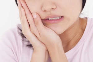 Sau sinh 20 ngày có nhổ răng khôn được không?